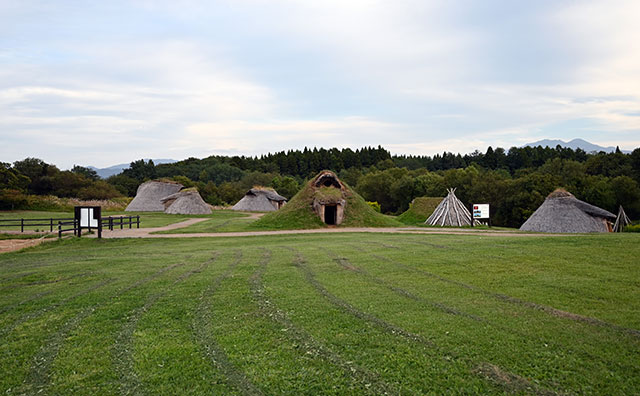 三内丸山遺跡　出典：JOMON ARCHIVES