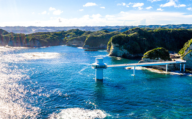 かつうら海中公園 海中展望塔の外観