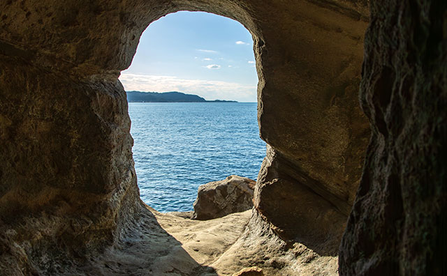 沖ノ島島内にある洞窟