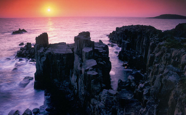 夕暮れ時の東尋坊イメージ