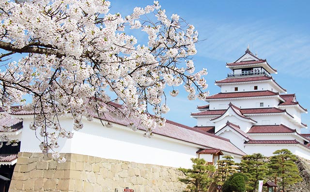 鶴ヶ城城址公園