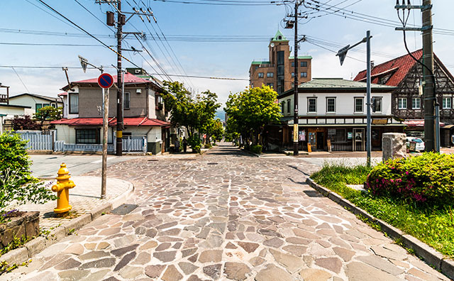 八幡坂の周辺の街並み