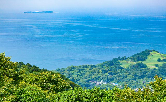 小室山公園からの相模湾と初島