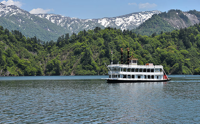 奥只見湖遊覧船