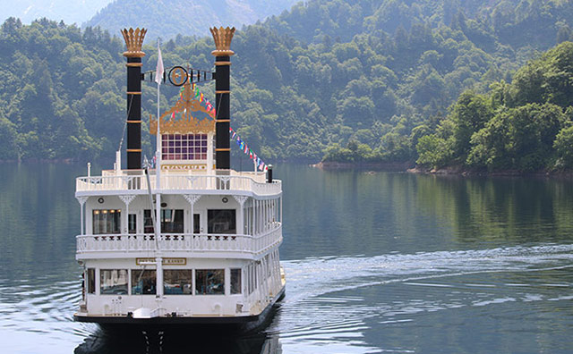 奥只見湖遊覧船