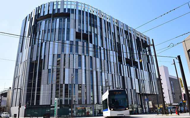 富山市ガラス美術館