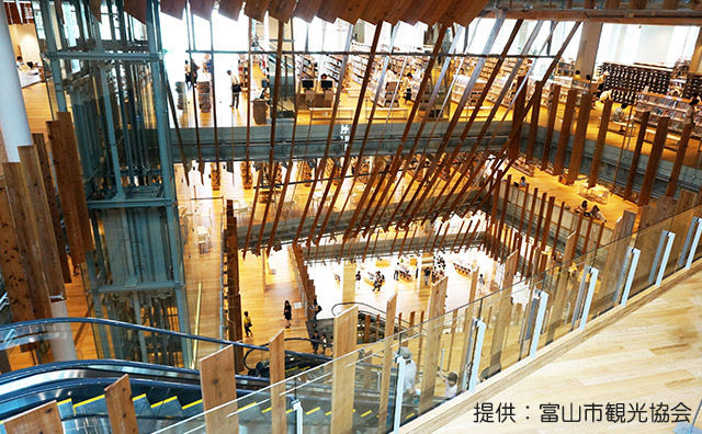 富山市ガラス美術館