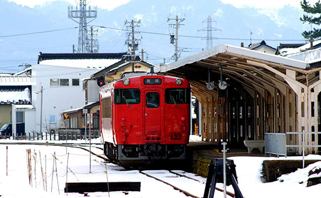 氷見温泉郷の玄関口 JR氷見駅