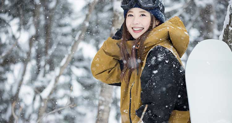 【リスト付き】スノボ旅行の持ち物を泊まり・日帰りに分けて解説