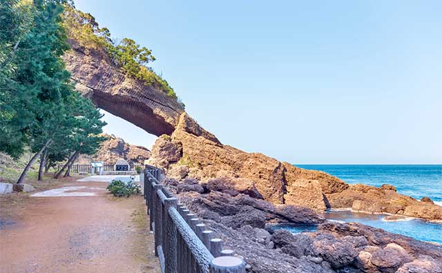 越前海岸　呼鳥門