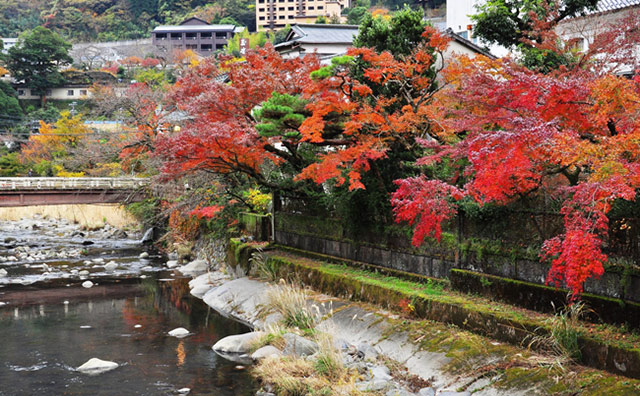 箱根湯本温泉を流れる早川