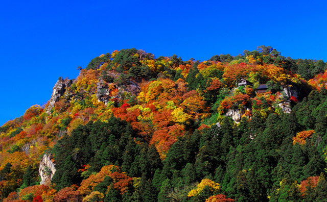 山寺の紅葉