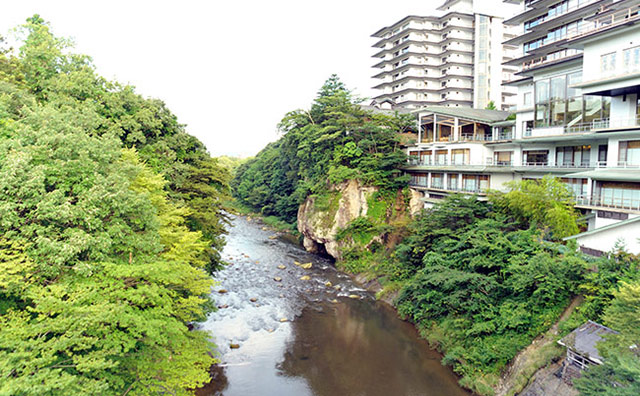 名取川沿い広がる秋保温泉街