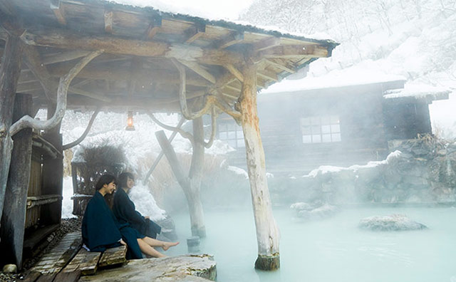 雪景色の鶴の湯