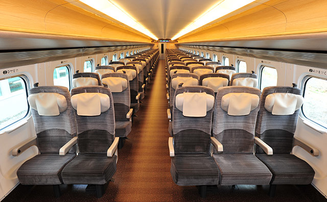 E5系　普通車　提供：JR東日本