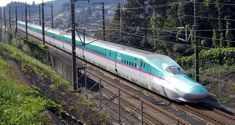 東北新幹線E5系「はやぶさ」車内の荷物置き場・座席・停車駅を解説！新幹線+宿泊のお得なプランも紹介