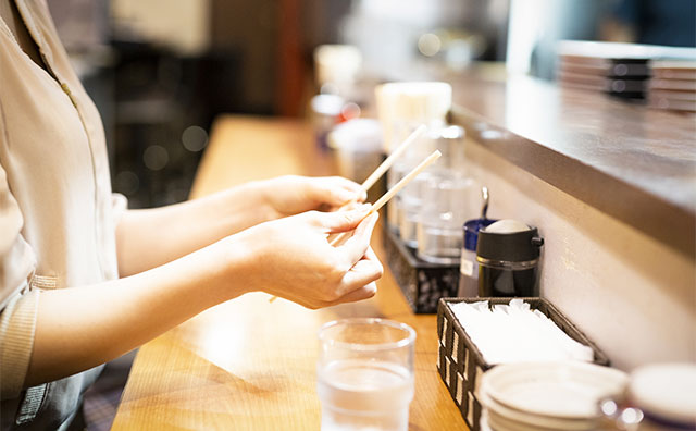 美味しい食事でお腹を満たすひとり旅