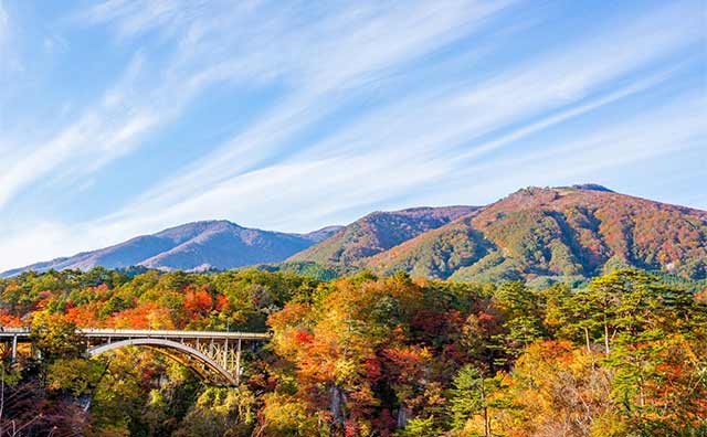 歩けば歩くほどいろいろな紅葉に出会える「鳴子峡」