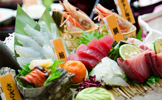 不老ふ死温泉では海鮮を食べておこう