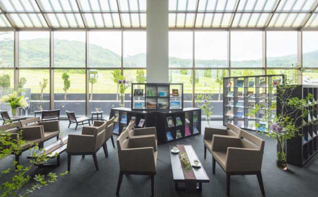 Books & Cafe