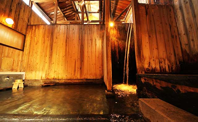 白布温泉　東屋旅館　滝風呂