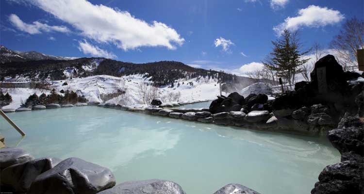 温泉も楽しめるスキー場は？スキーも温泉も満喫できるスポット10選