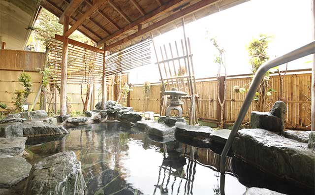 和みのお宿滝乃湯　露天風呂