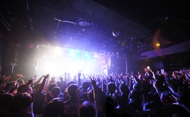 ライブ遠征費用はいくらかかるか徹底解説！宿泊・交通費の内訳や節約方法を紹介