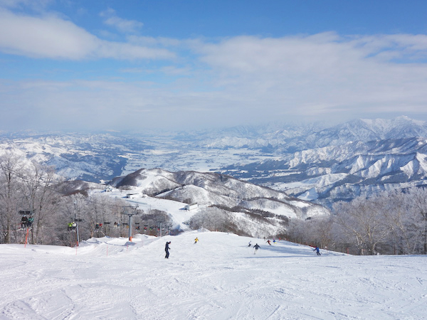 東京から日帰りOK　朝から晩まで越後湯沢を滑り倒してみた
