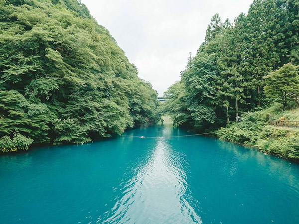 四万温泉の名宿「鍾寿館」で過ごす週末。四万ブルーの絶景探しも