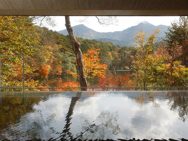 紅葉を眺められる温泉12選。大自然も観光スポットも楽しめる宿