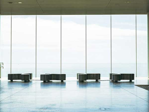 日立駅へ海を見に行く近場旅。ガラス張りの駅舎から太平洋を一望