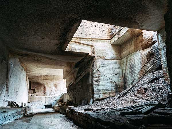 大谷石地下採掘場跡が舞台。地下空間を体験するツアーに参加！